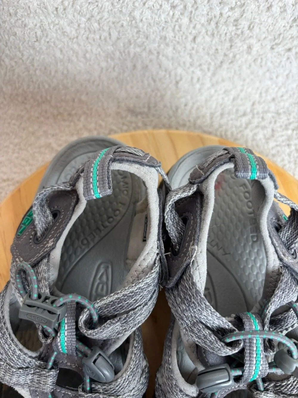 Keen Sandals Womens 7.5 Whisper Closed Toe Bungee Water Shoe in Grey Green